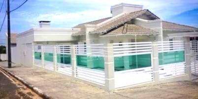 Casa à venda com 3 quartos, 230m² - Foto 1