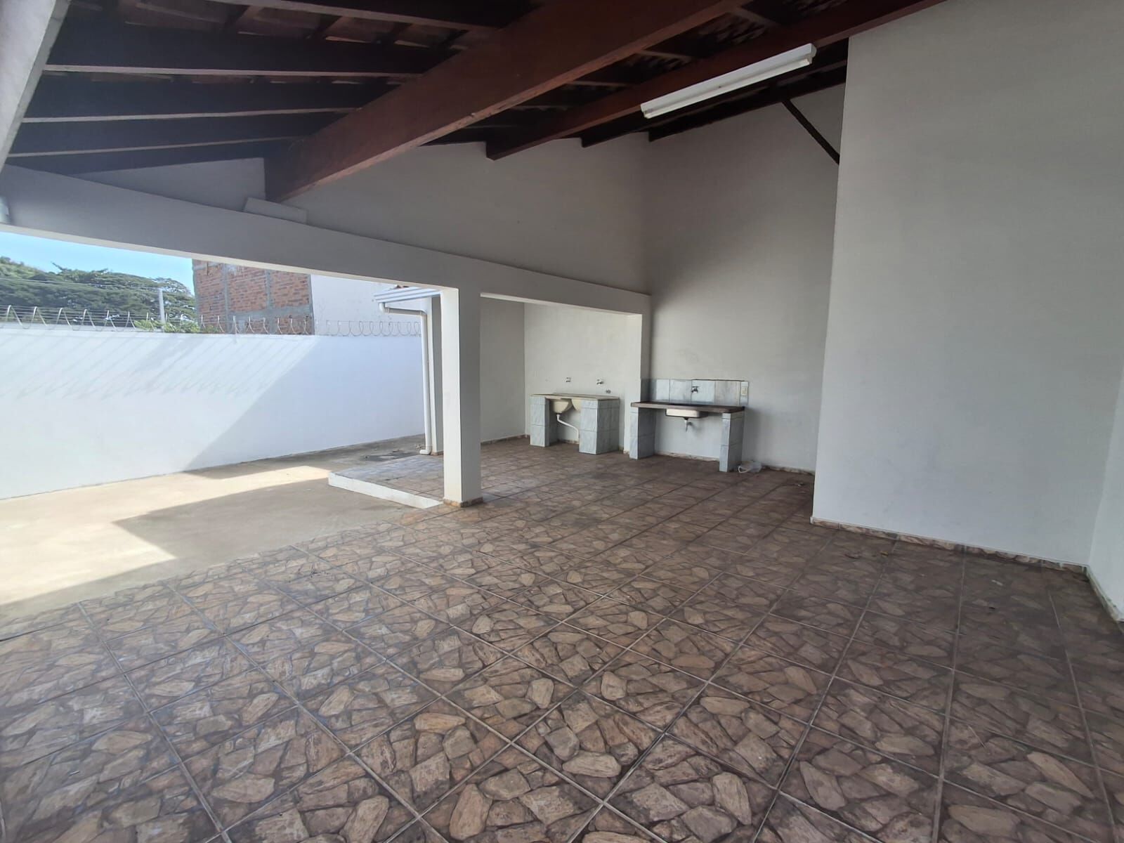 Casa para alugar com 3 quartos, 225m² - Foto 15