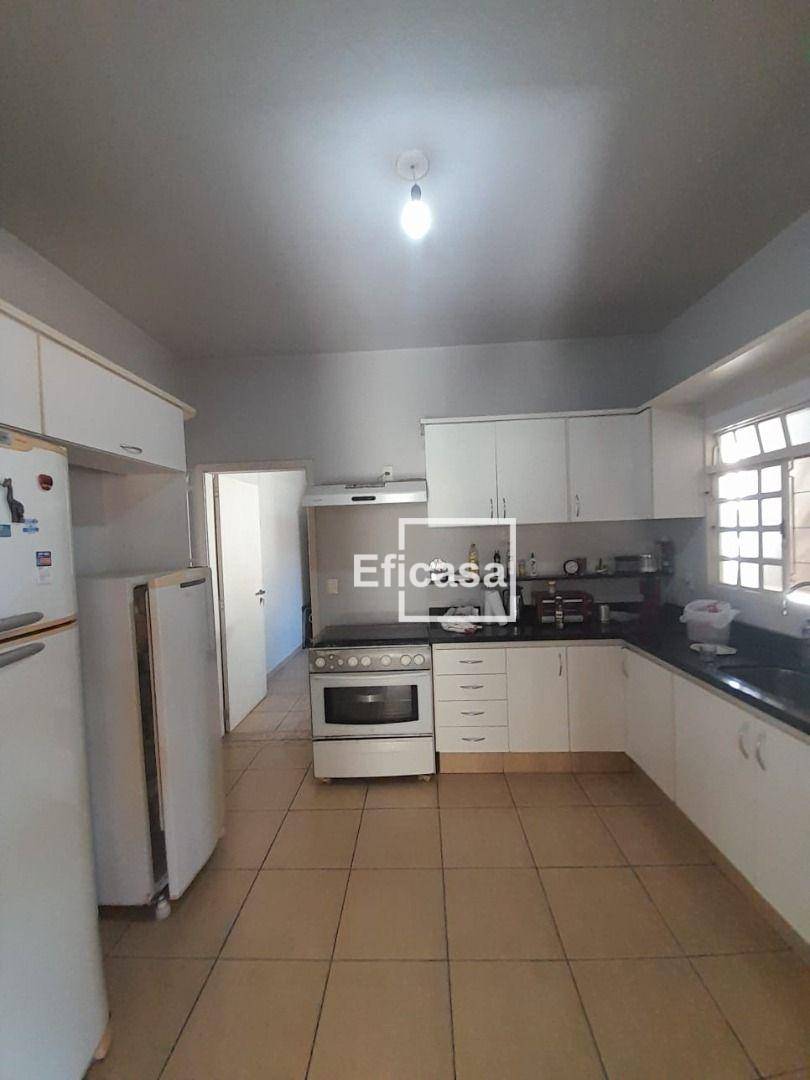 Casa à venda com 3 quartos, 330m² - Foto 18