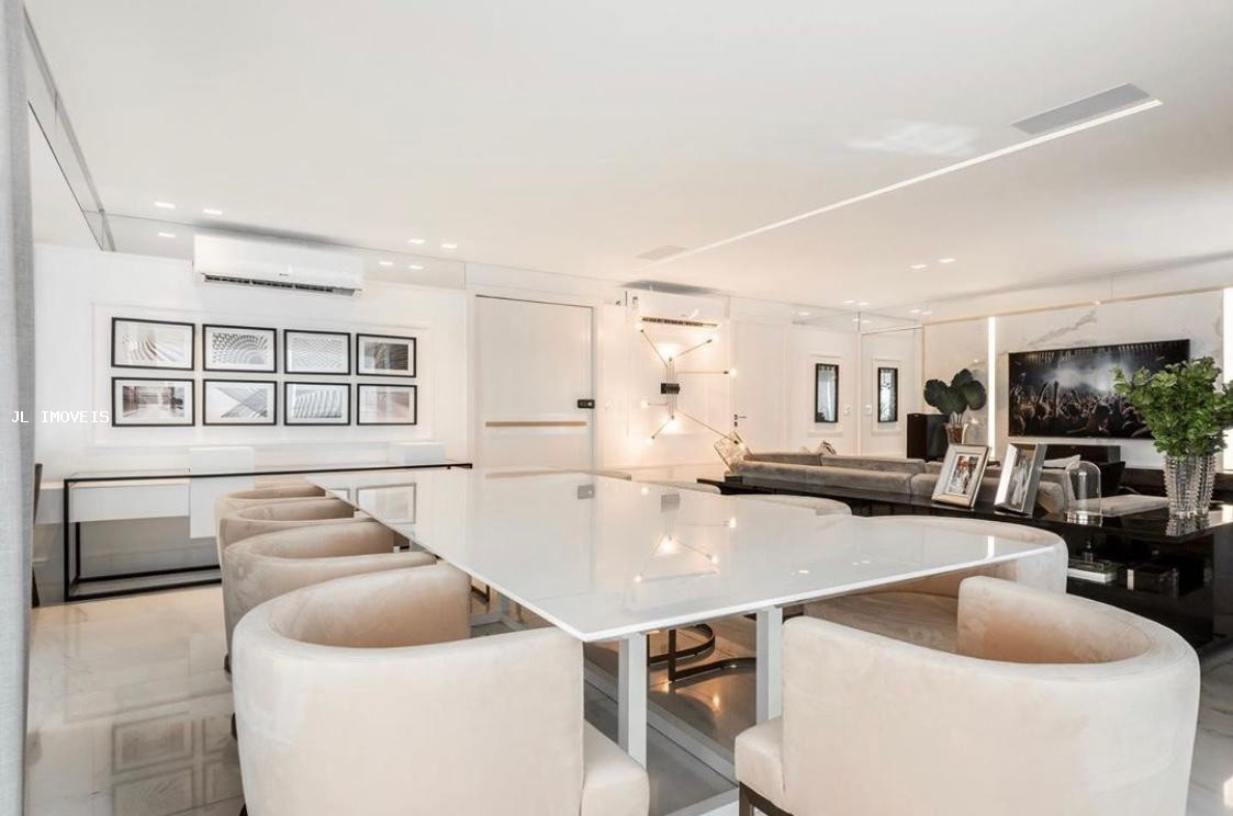Apartamento à venda com 4 quartos, 228m² - Foto 1
