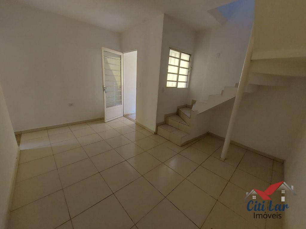 Sobrado para alugar com 2 quartos, 63m² - Foto 2