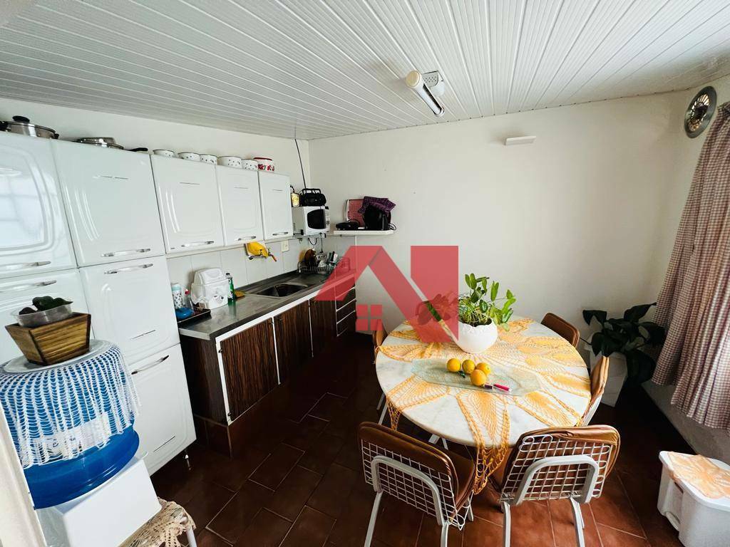 Casa à venda com 5 quartos, 197m² - Foto 3