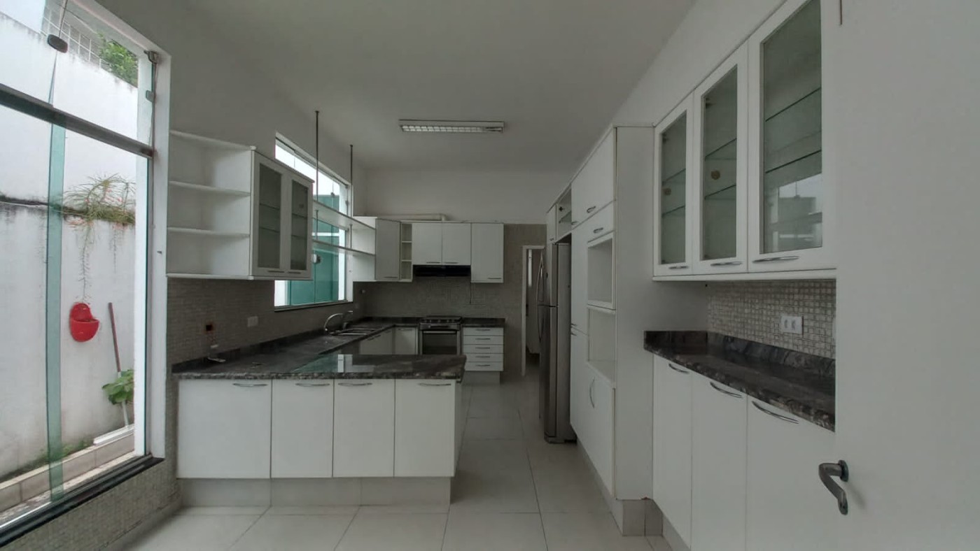 Casa de Condomínio para alugar com 4 quartos, 650m² - Foto 9