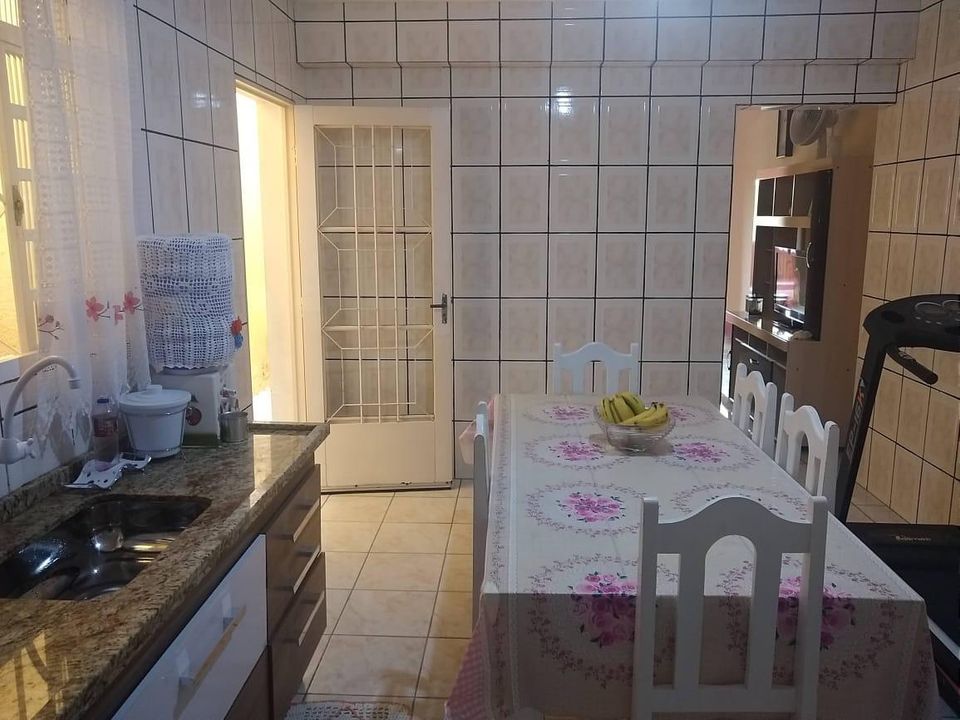 Casa à venda com 2 quartos, 300m² - Foto 4