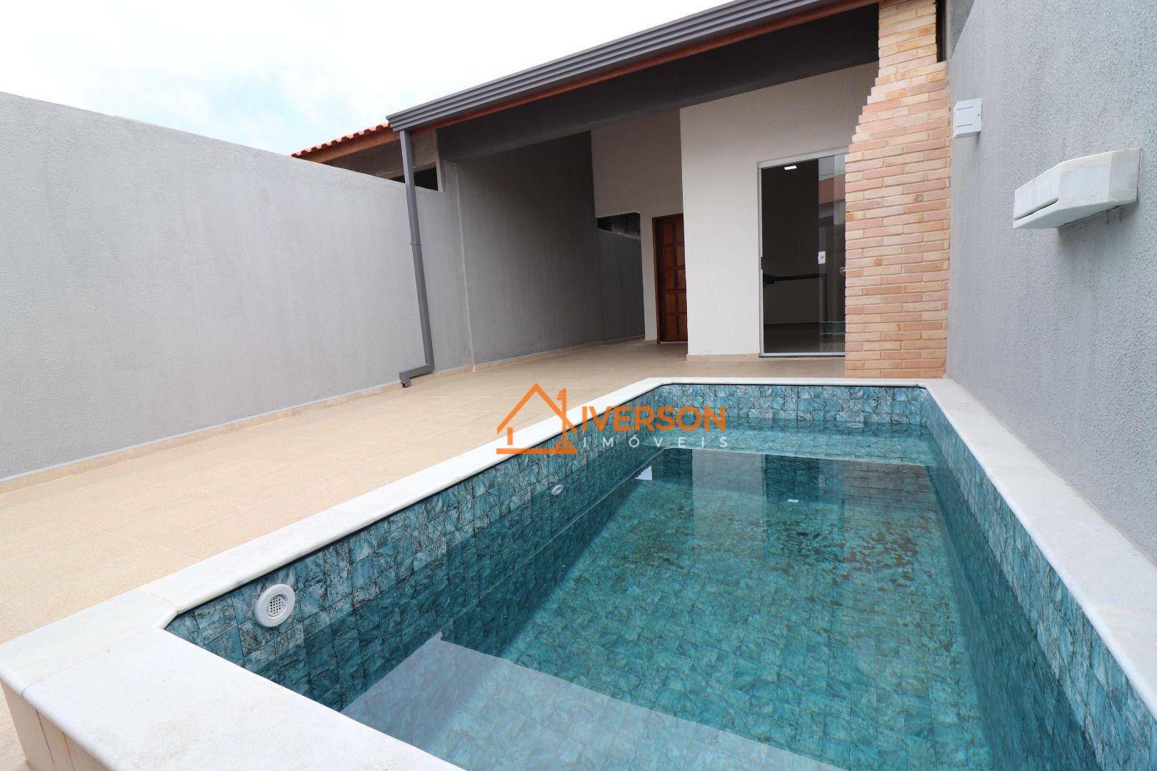 Casa à venda com 2 quartos, 70m² - Foto 1