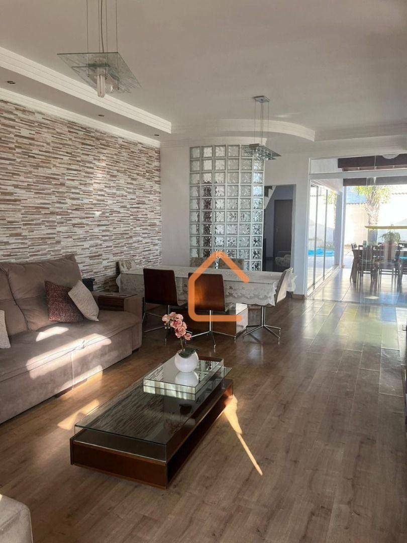 Casa à venda com 4 quartos, 306m² - Foto 1