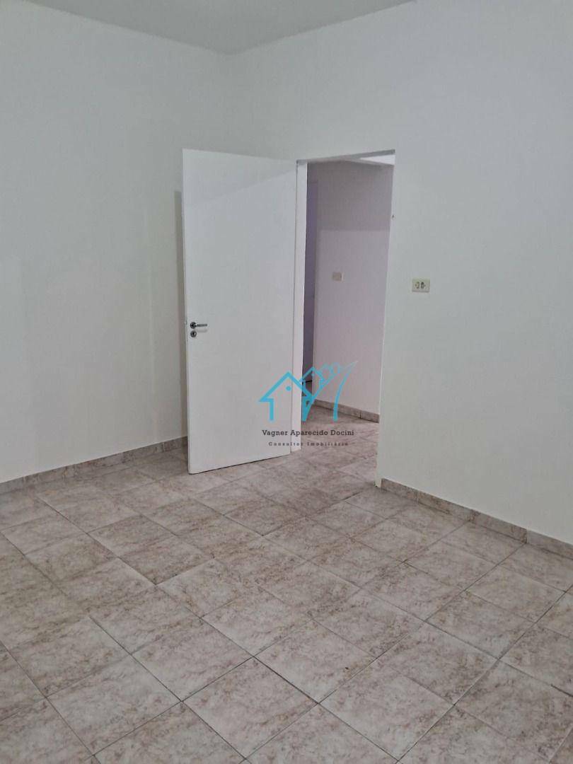 Casa para alugar com 3 quartos, 120m² - Foto 2