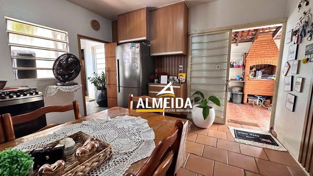 Casa, 4 quartos, 168 m² - Foto 2