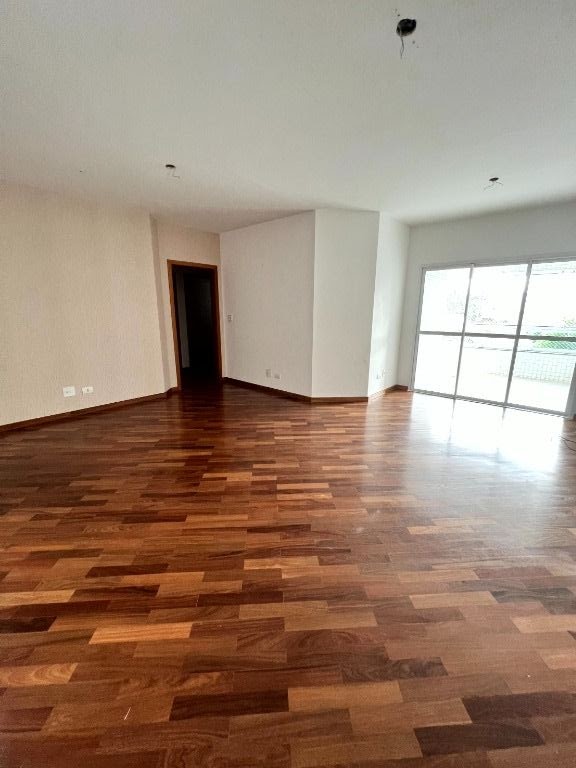 Apartamento à venda com 3 quartos, 130m² - Foto 2