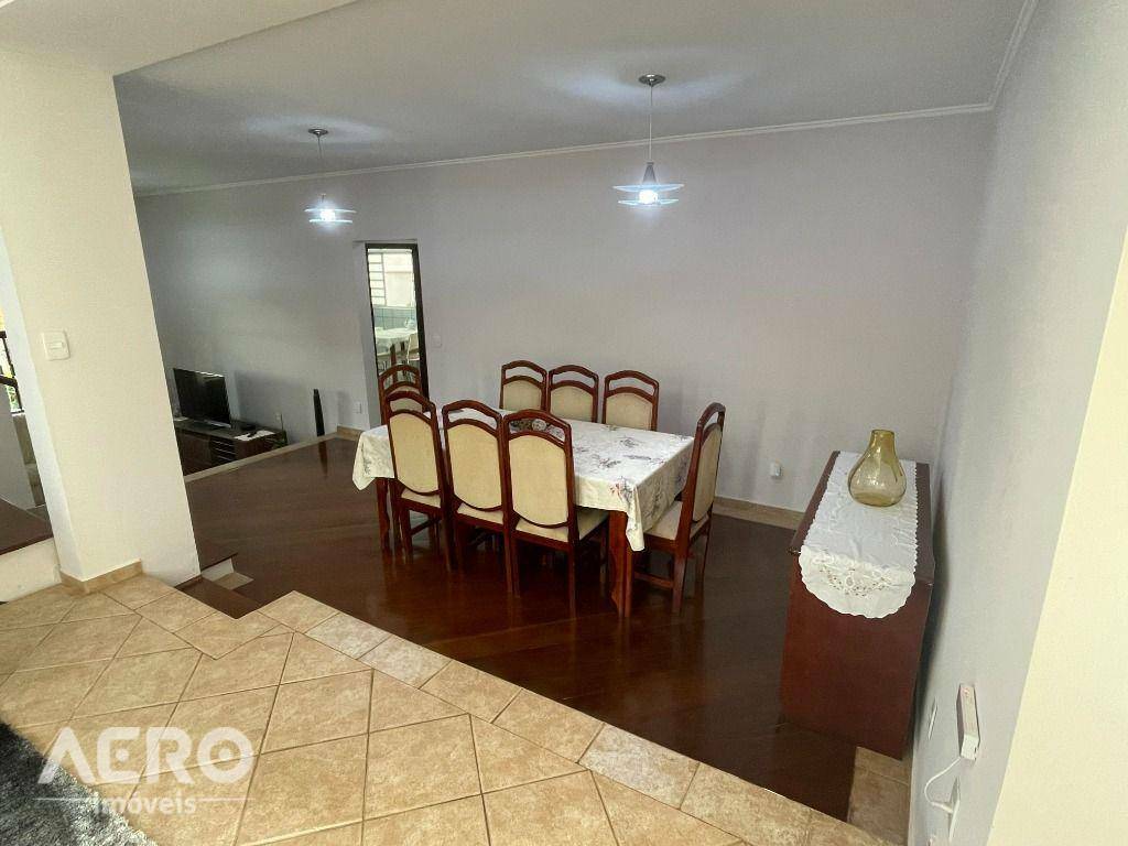 Casa de Condomínio à venda com 3 quartos, 341m² - Foto 5