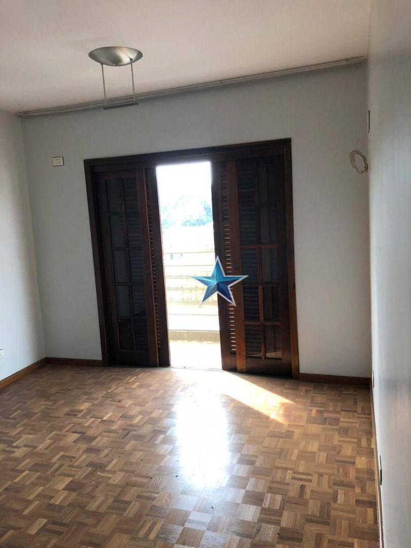 Casa à venda com 4 quartos, 500m² - Foto 2