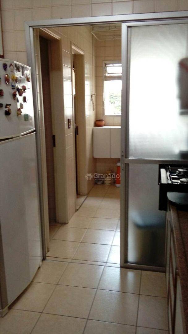 Apartamento à venda com 3 quartos, 95m² - Foto 11