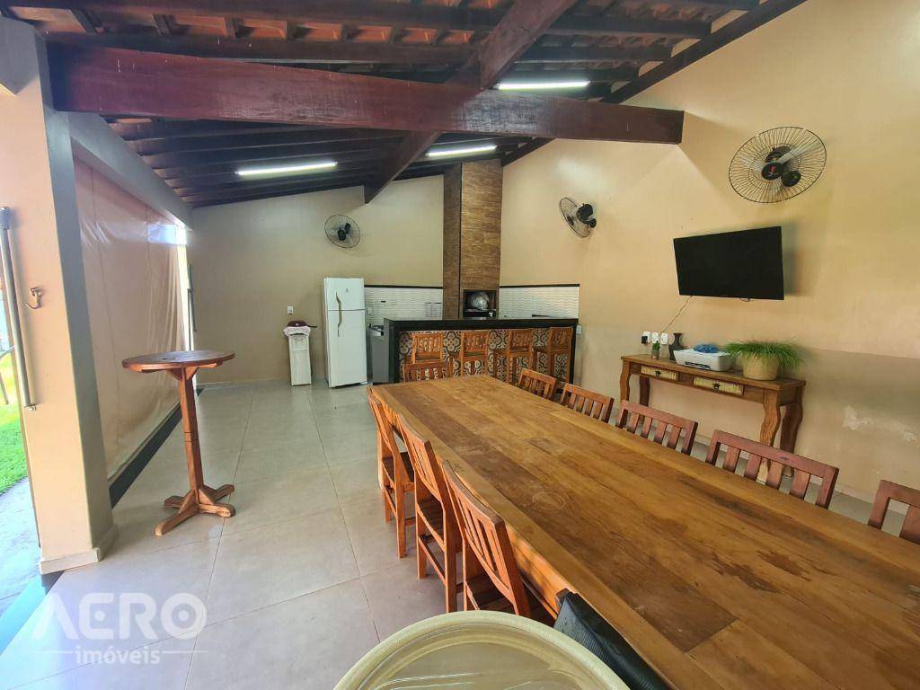 Casa à venda com 3 quartos, 190m² - Foto 2