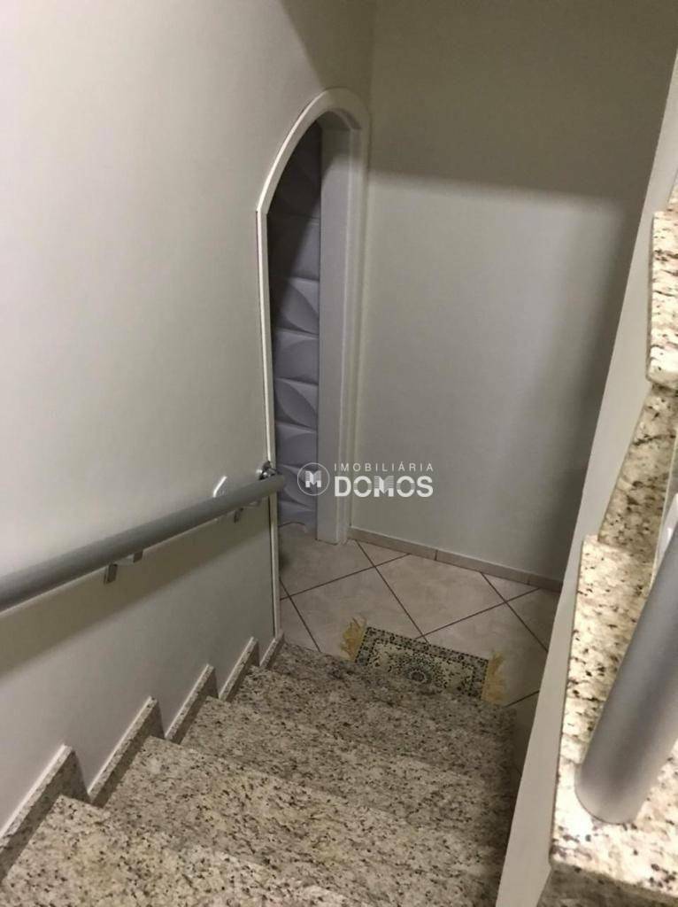 Casa à venda com 3 quartos, 210m² - Foto 15