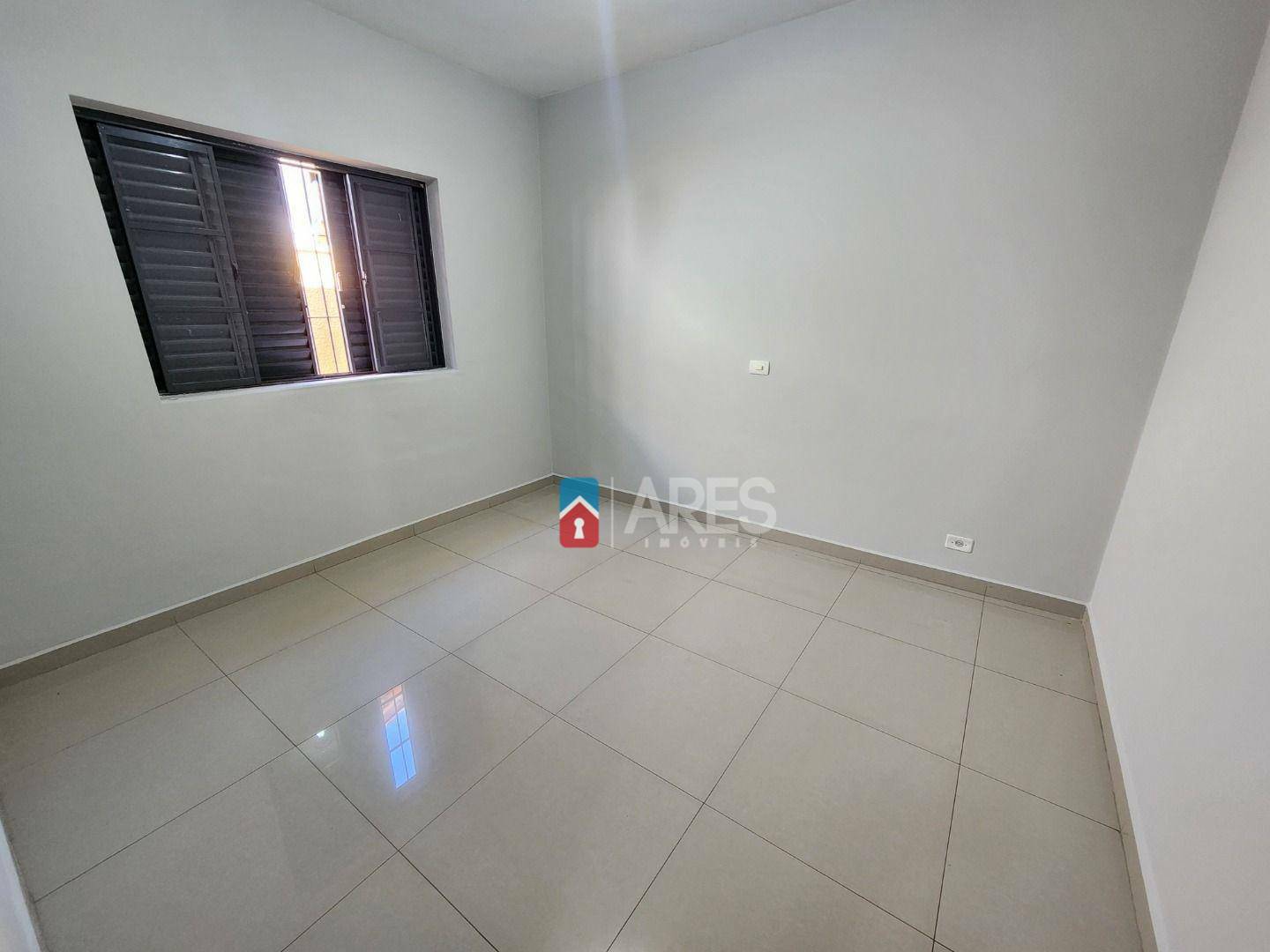 Casa para alugar com 4 quartos, 167m² - Foto 4