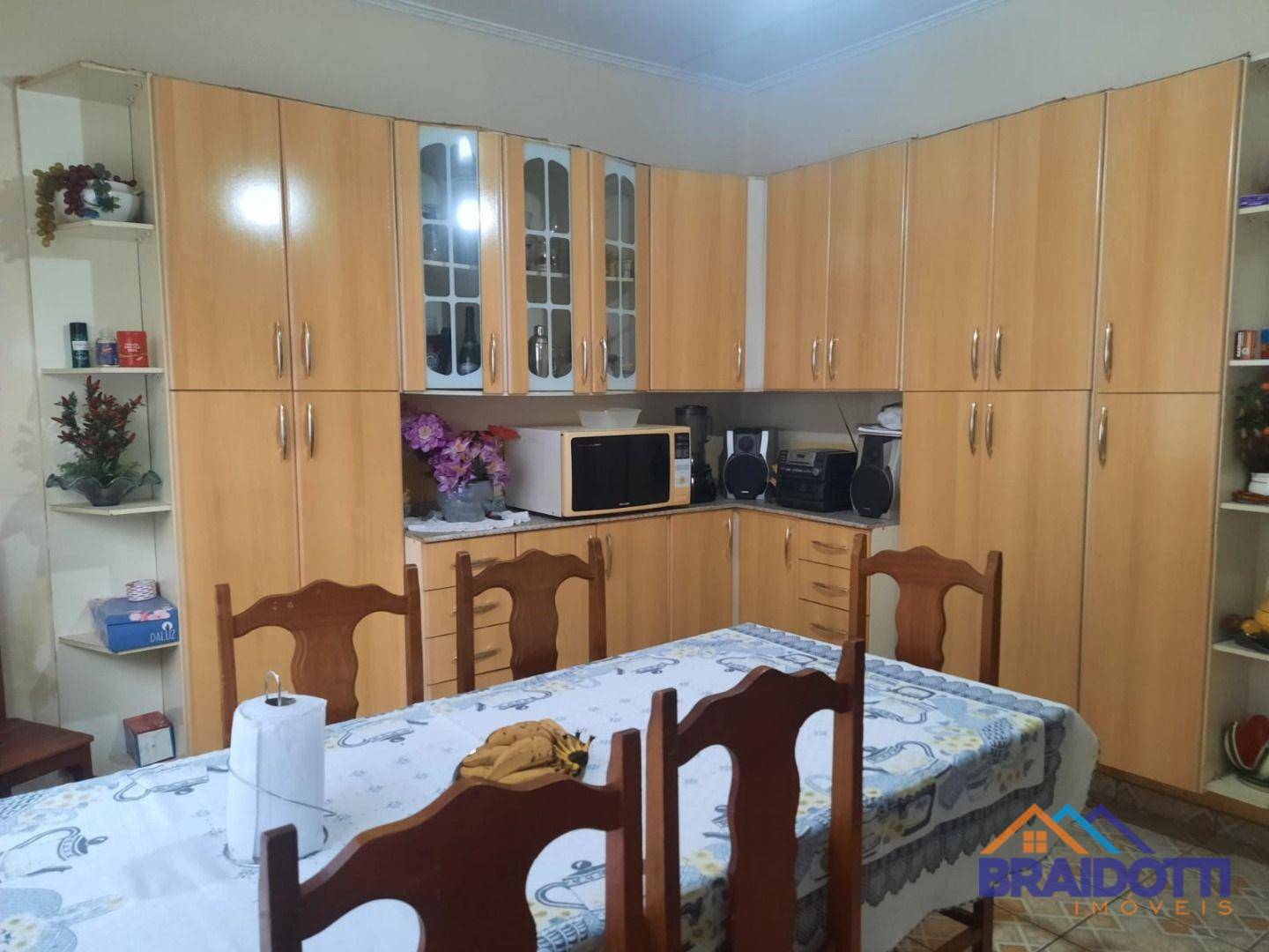 Casa à venda com 6 quartos, 300m² - Foto 2