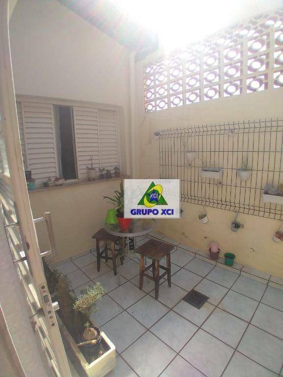 Casa à venda com 4 quartos, 230m² - Foto 23