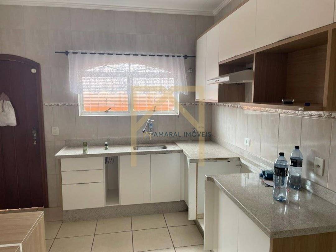 Casa à venda com 3 quartos, 200m² - Foto 17