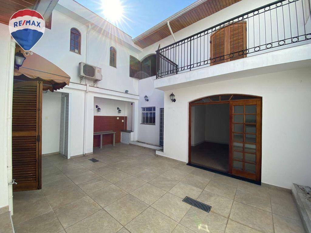 Casa para alugar com 5 quartos, 282m² - Foto 1