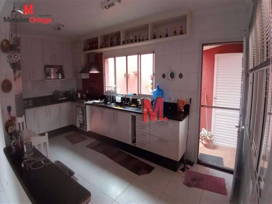 Casa à venda com 3 quartos, 201m² - Foto 8