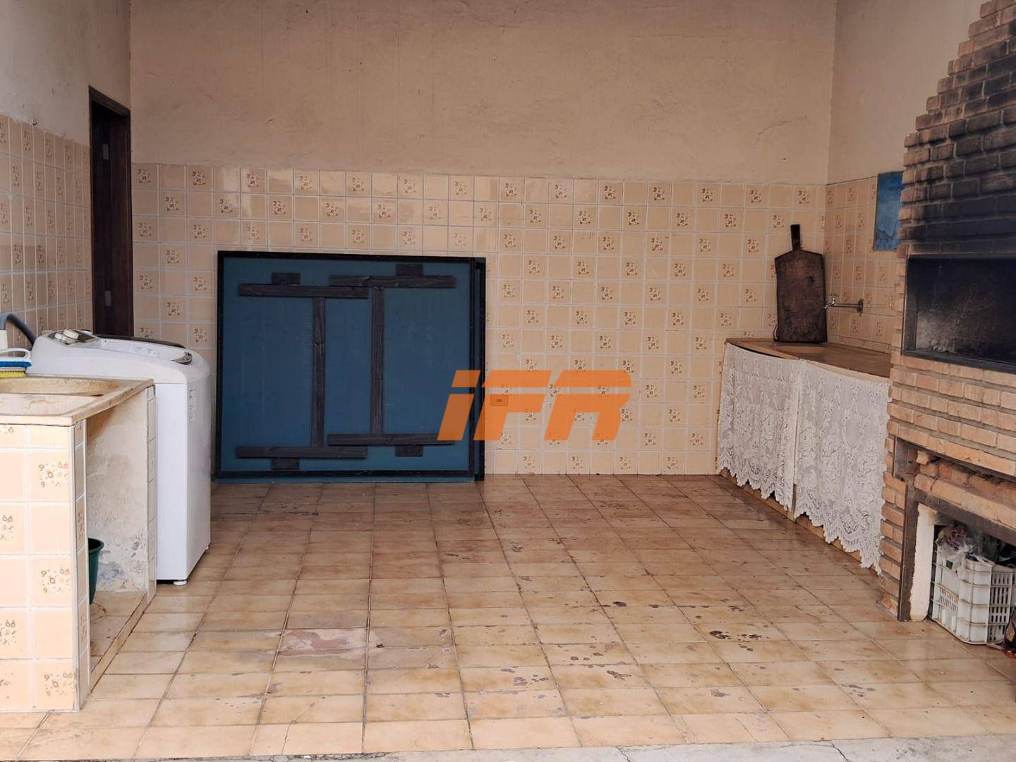 Casa à venda com 2 quartos, 150m² - Foto 2