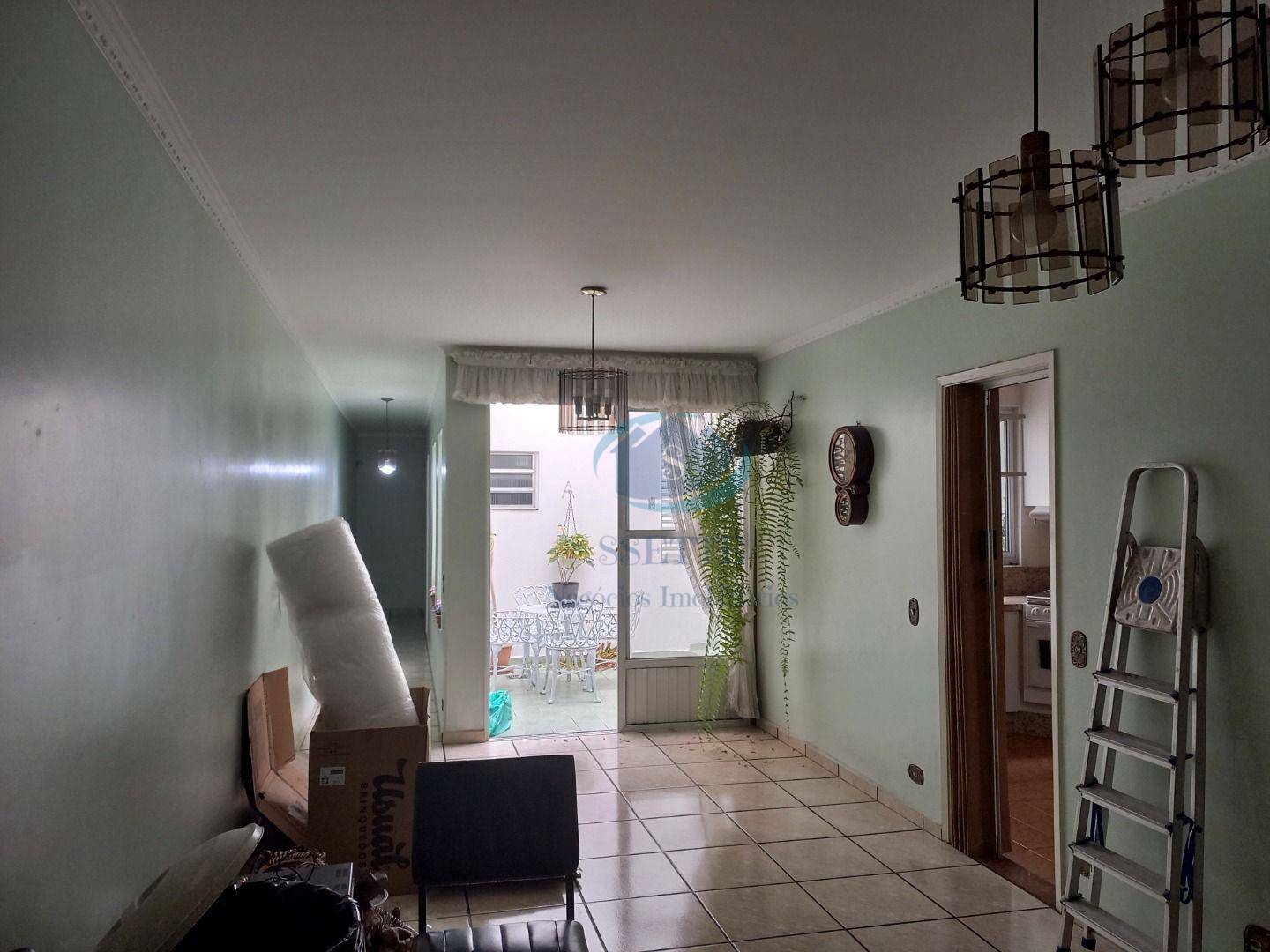 Casa à venda com 5 quartos, 198m² - Foto 4