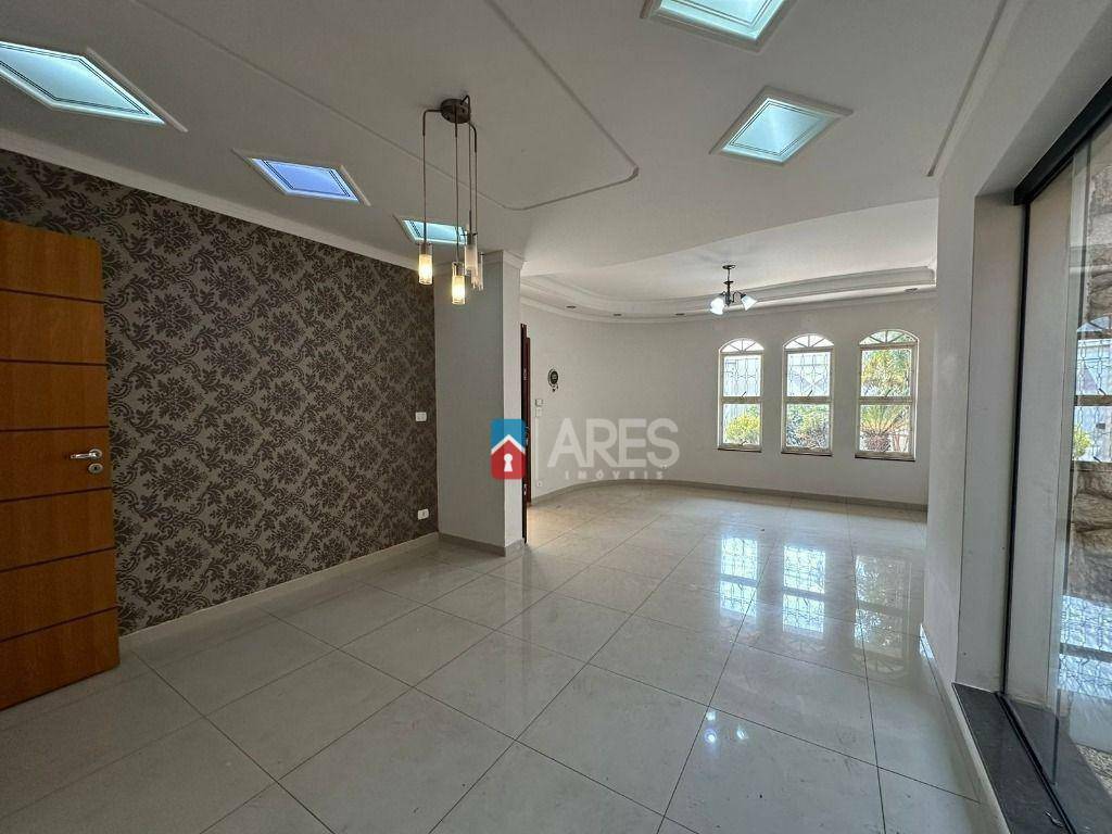 Casa para alugar com 3 quartos, 249m² - Foto 8