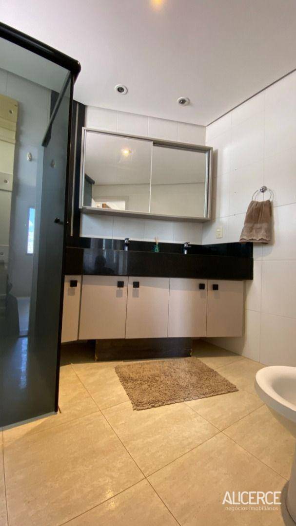 Apartamento à venda com 3 quartos, 237m² - Foto 19