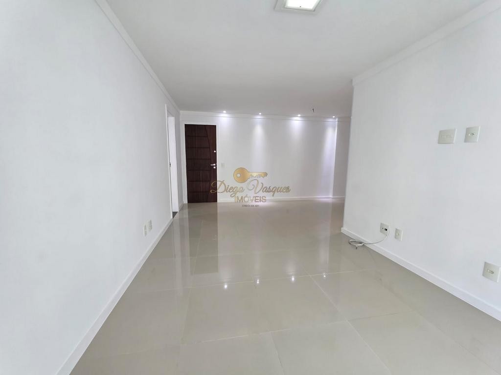 Apartamento à venda com 3 quartos, 106m² - Foto 2
