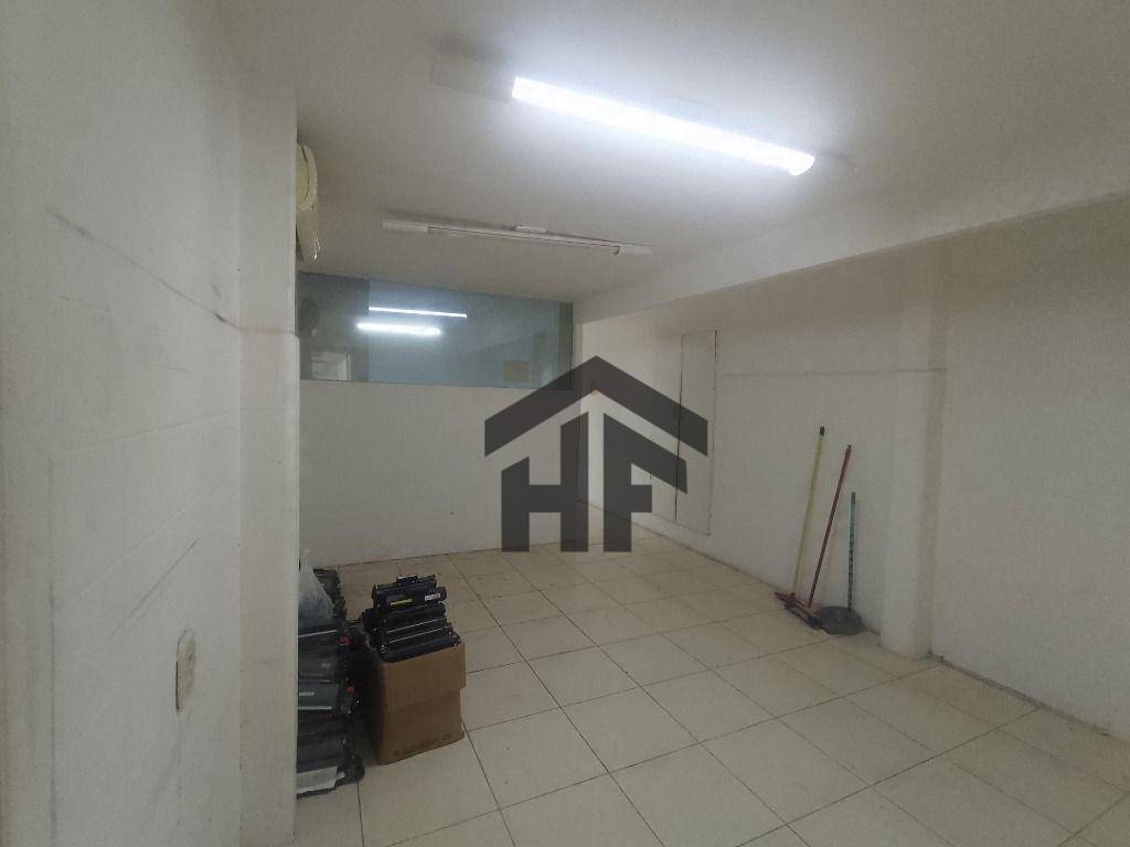 Casa para alugar com 4 quartos, 200m² - Foto 11