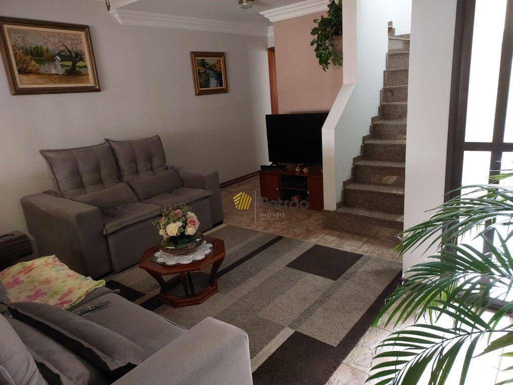 Casa à venda com 3 quartos, 156m² - Foto 1