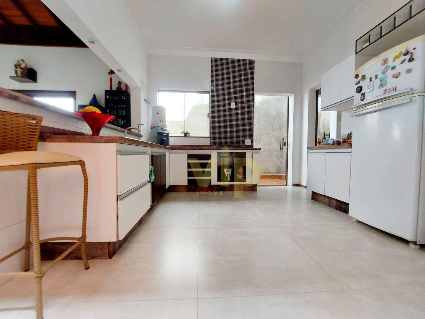 Casa à venda com 4 quartos, 300m² - Foto 6