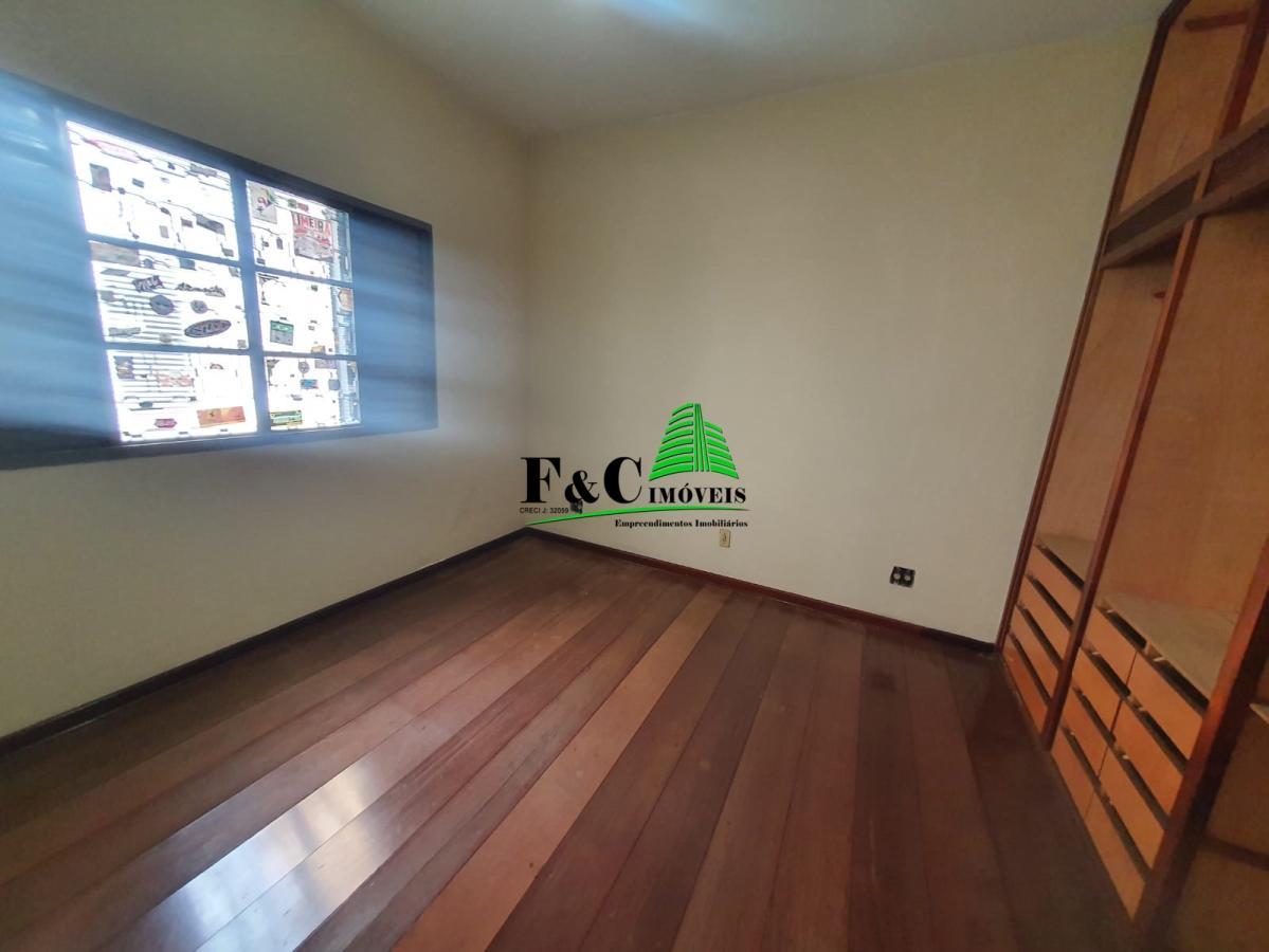 Casa à venda com 3 quartos, 356m² - Foto 11