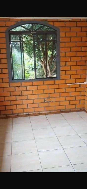 Casa à venda com 3 quartos, 70m² - Foto 2