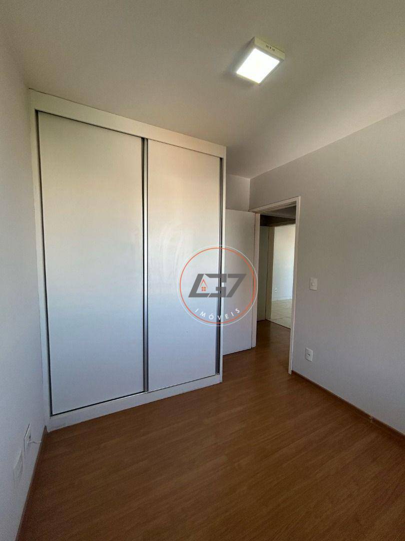 Apartamento para alugar com 3 quartos, 97m² - Foto 8