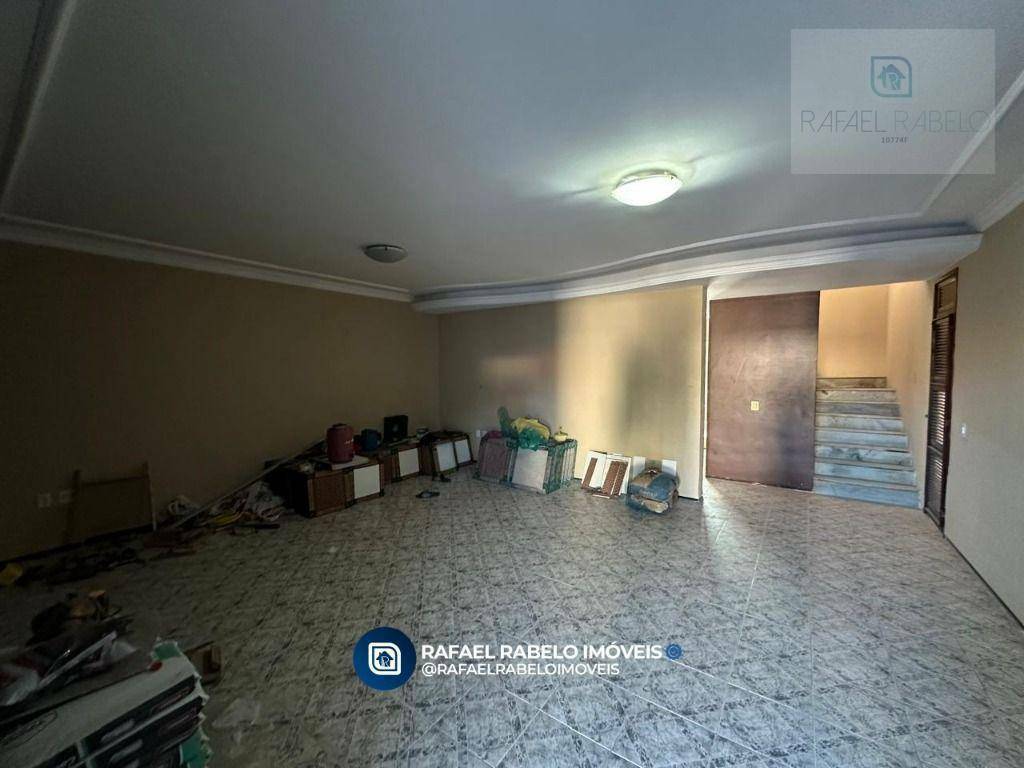Casa à venda com 4 quartos, 207m² - Foto 2