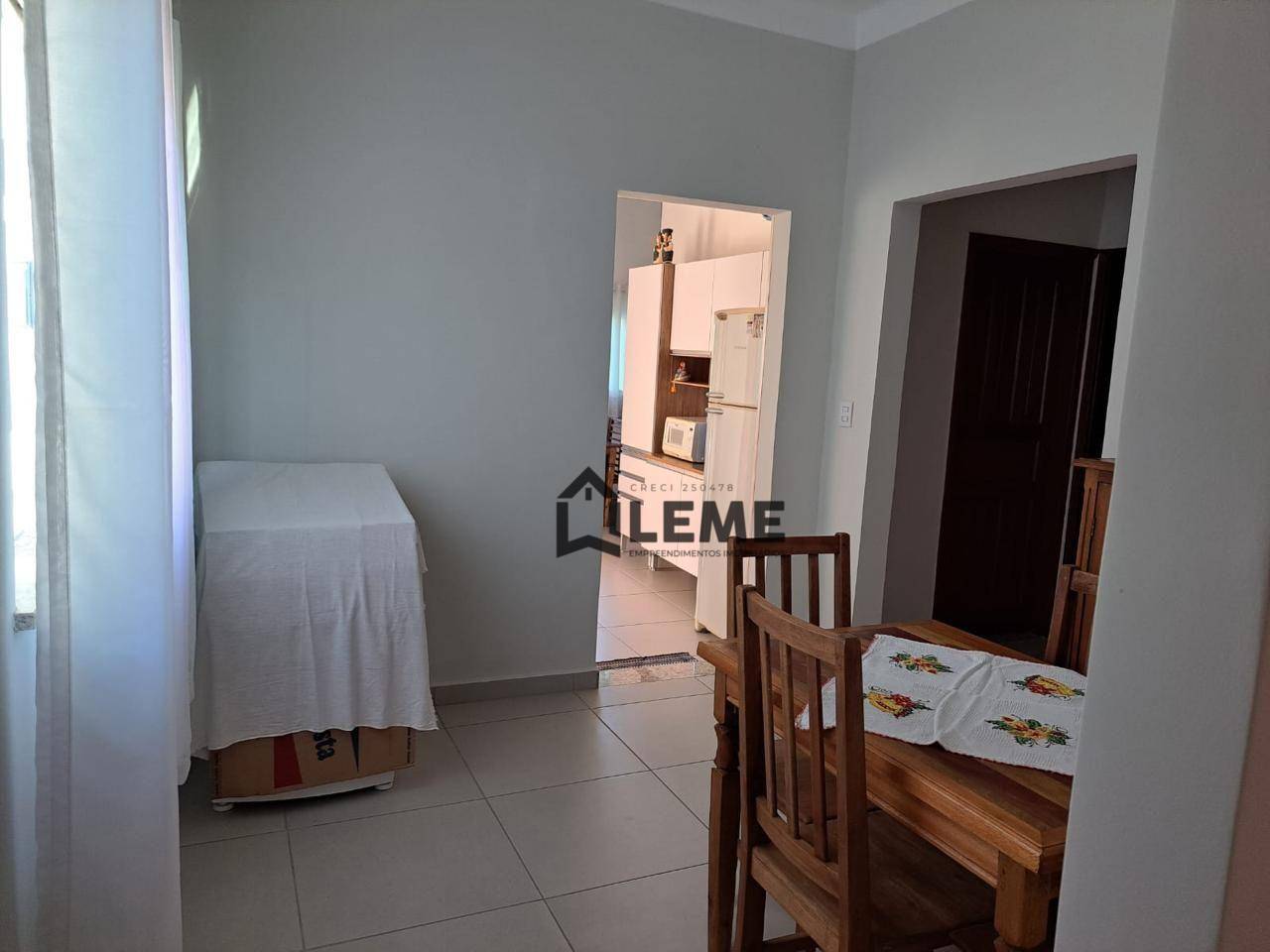 Casa à venda com 3 quartos, 198m² - Foto 4