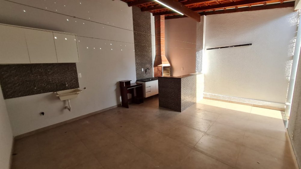 Casa à venda com 3 quartos, 130m² - Foto 1