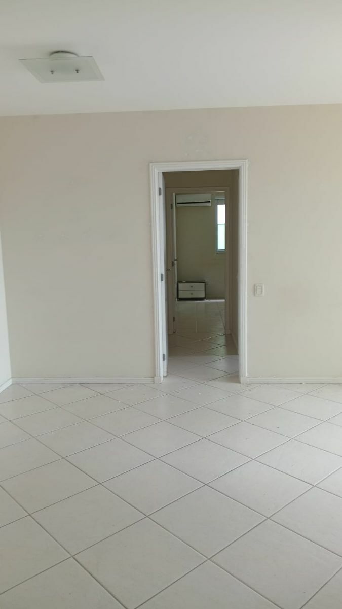 Apartamento à venda com 2 quartos, 73m² - Foto 2