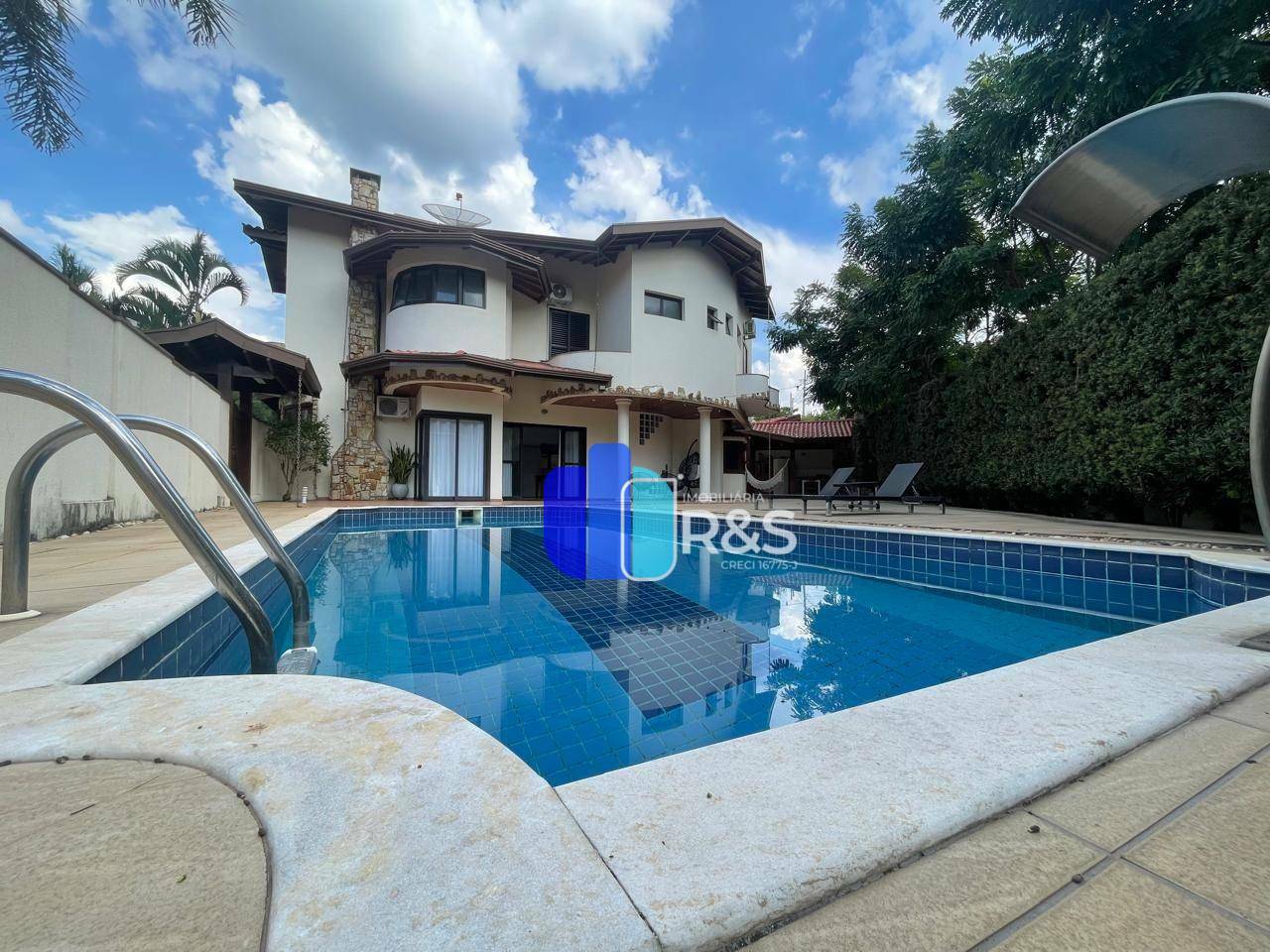 Casa de Condomínio para alugar com 4 quartos, 393m² - Foto 2