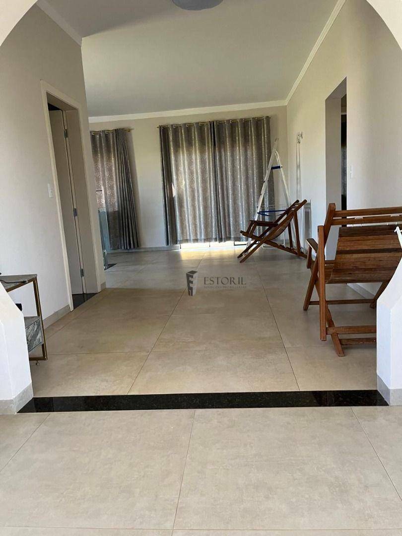 Sobrado à venda com 5 quartos, 212m² - Foto 4