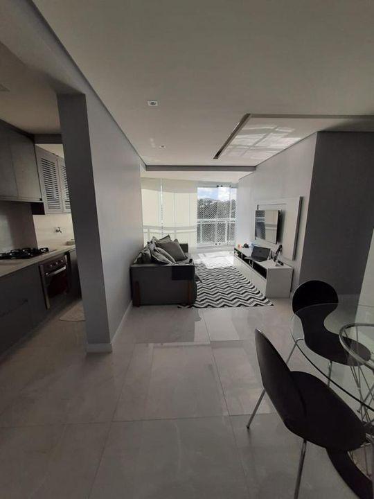 Apartamento à venda com 2 quartos, 70m² - Foto 1