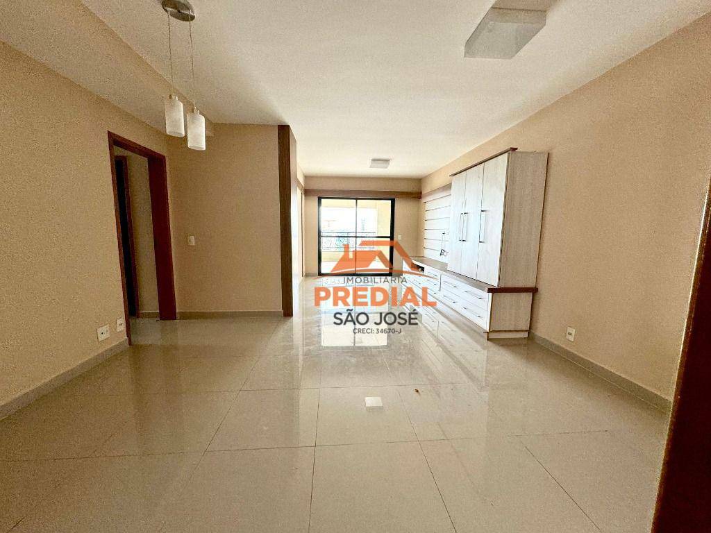 Apartamento para alugar com 3 quartos, 152m² - Foto 1