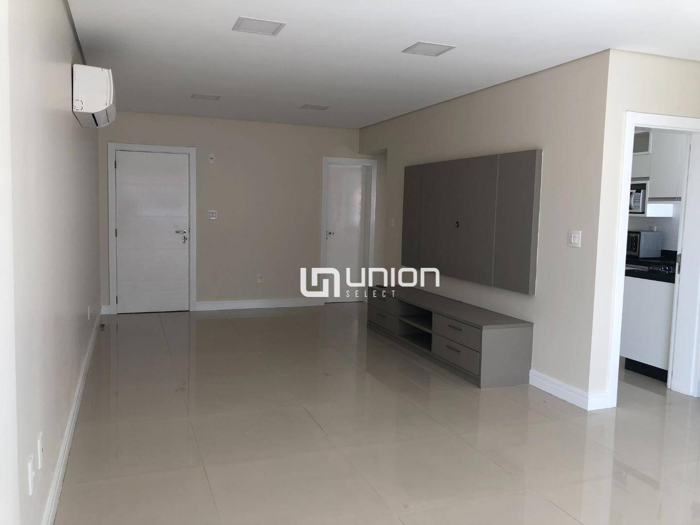 Apartamento à venda com 3 quartos, 131m² - Foto 2