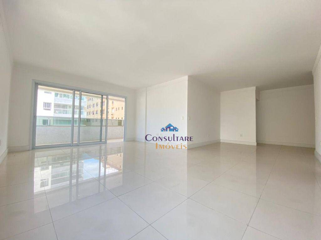 Apartamento à venda com 4 quartos, 230m² - Foto 1