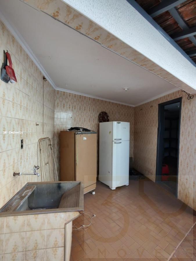 Casa à venda com 3 quartos, 222m² - Foto 15