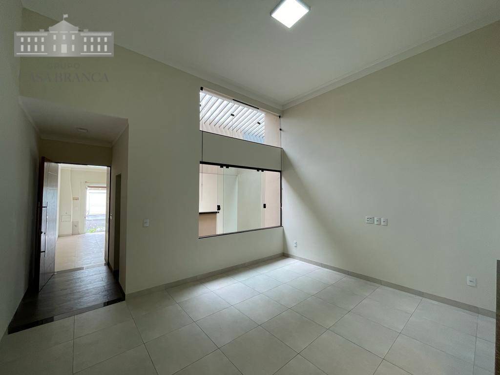 Casa à venda com 3 quartos, 146m² - Foto 1