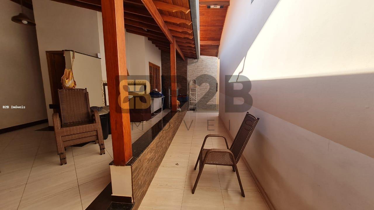 Casa à venda com 3 quartos, 210m² - Foto 15