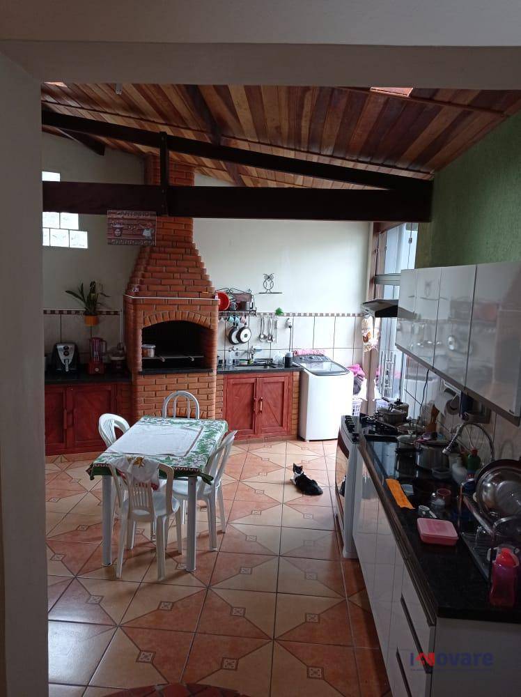 Casa à venda com 3 quartos, 150m² - Foto 1