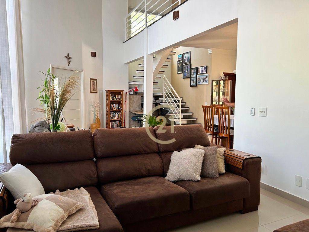 Casa de Condomínio à venda com 4 quartos, 248m² - Foto 2